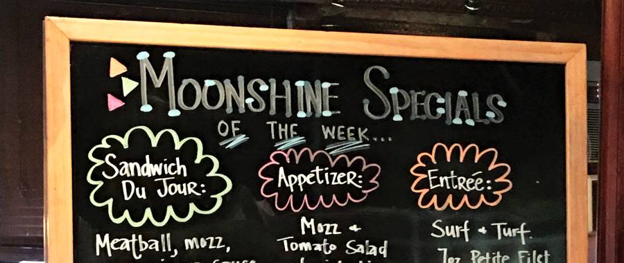Philadelphia, PA - On August 1st #Foodiechats, a Twitter foodie community, hosted their weekly Monday night LIVE #Foodiechats event at Moonshine Philly on E Moyamesing Avenue in South Philly.