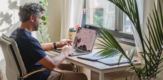 Side Hustles & Online Trading Are Shaping Philly Income