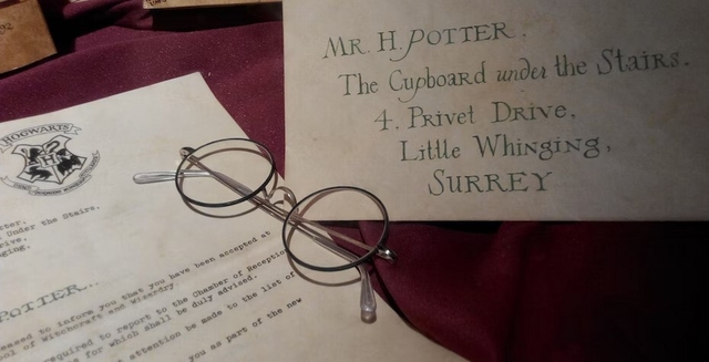 Harry Potter Glasses - How to Wear Them in 2023