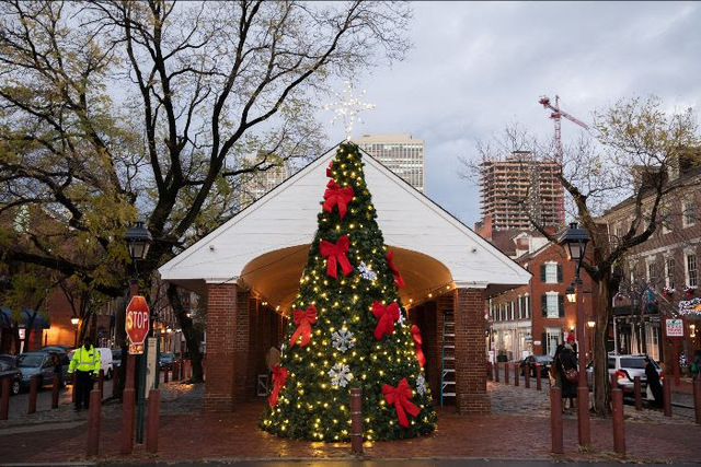 South Street Headhouse District Lights Up The Holiday Season