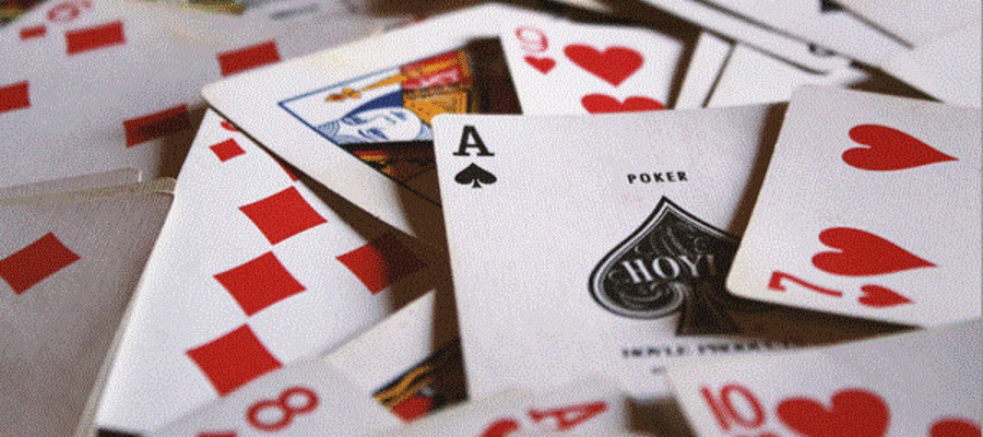 Reasons Why Gamblers Choose Slots Over Blackjack in Online Casino