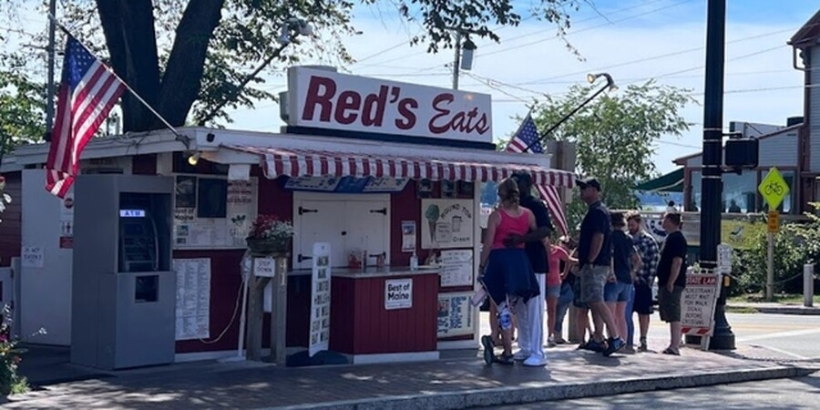 5 Best Must-Try Lobster Rolls in Maine