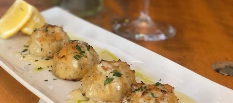 8 of The Best Restaurants in Virginia for Crab Cakes