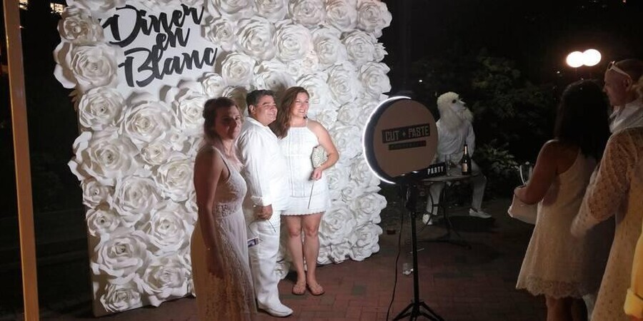 Diner En Blanc 2017 a Night of Fashion at Franklin Square