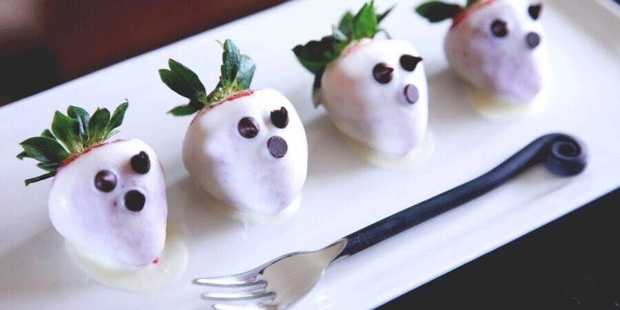 Strawberry Ghosts the Perfect Halloween Treat Idea