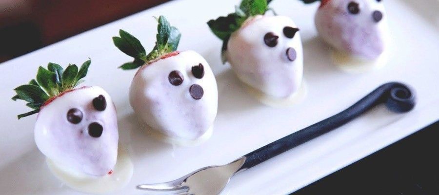 Strawberry Ghosts the Perfect Halloween Treat Idea