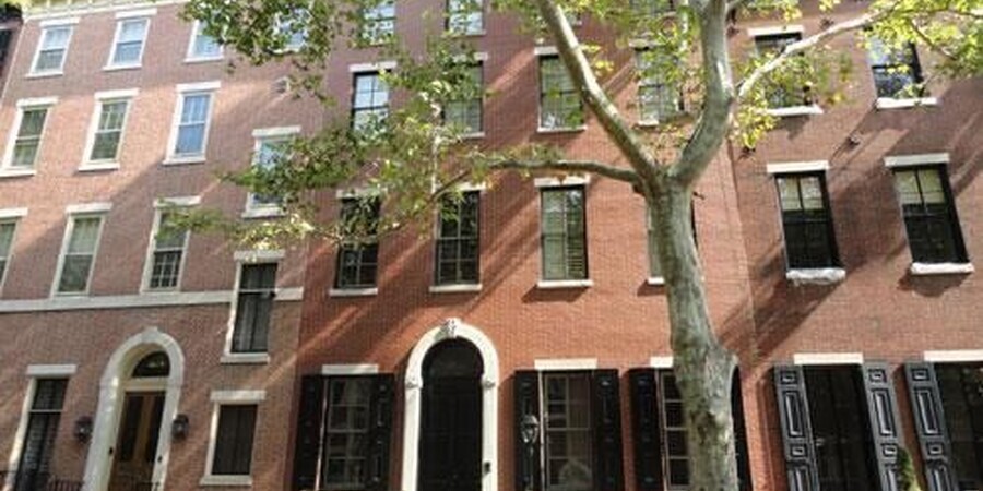  A Stroll Through Architectural Charm and Hidden Gardens