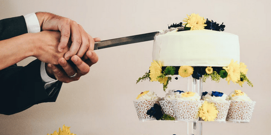What To Look For When Buying a Wedding Cake