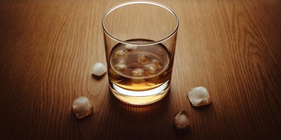 An Experts Guide to Drinking Whiskey An Experts Guide to Drinking Whiskey