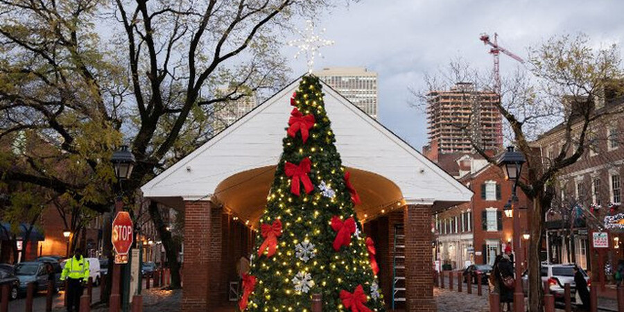 South Street Headhouse District Lights Up The Holiday Season