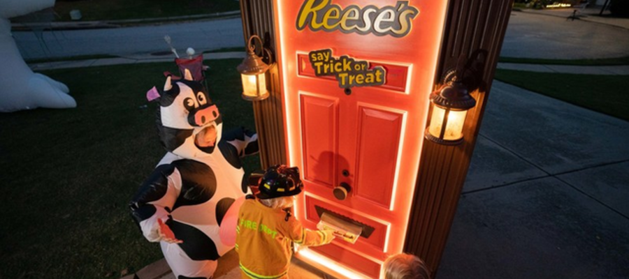 Reese's Peanut Butter Cups Trick- or-Treat Door