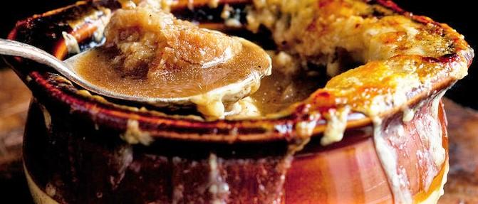 French Onion Soup, a step-by-step recipe for making one of the best French onion soup you've ever tried. This is one of the simplest yet most satisfying soups, and will sure to be one of your families favorite dishes.