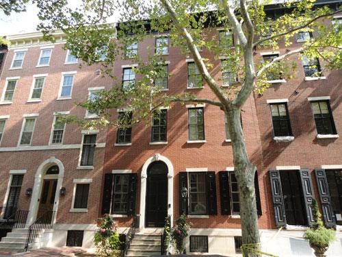  A Stroll Through Architectural Charm and Hidden Gardens