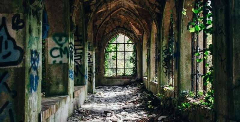 Haunted Hotels & Scariest Haunted Houses